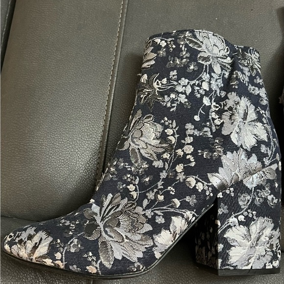 Stunning Blue‎ and Silver Booties - Picture 7 of 7